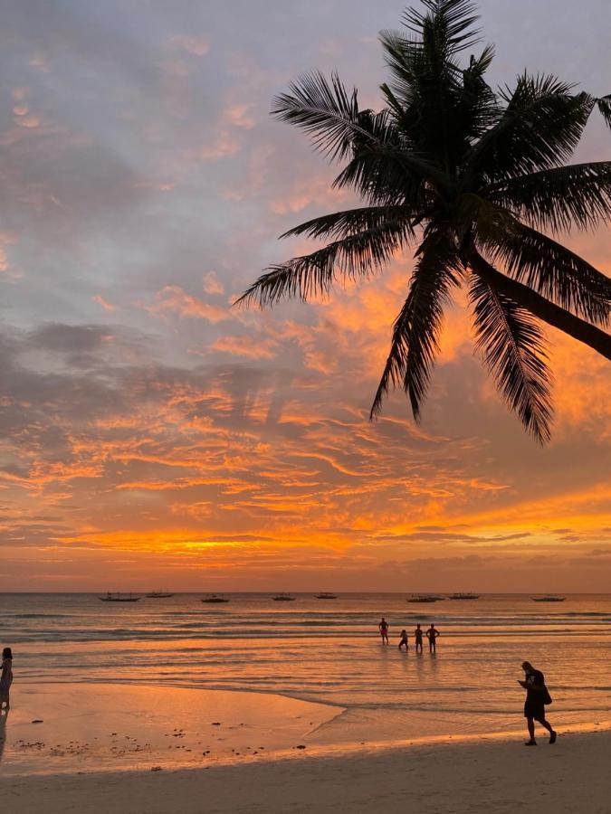 Harlan Boracay *